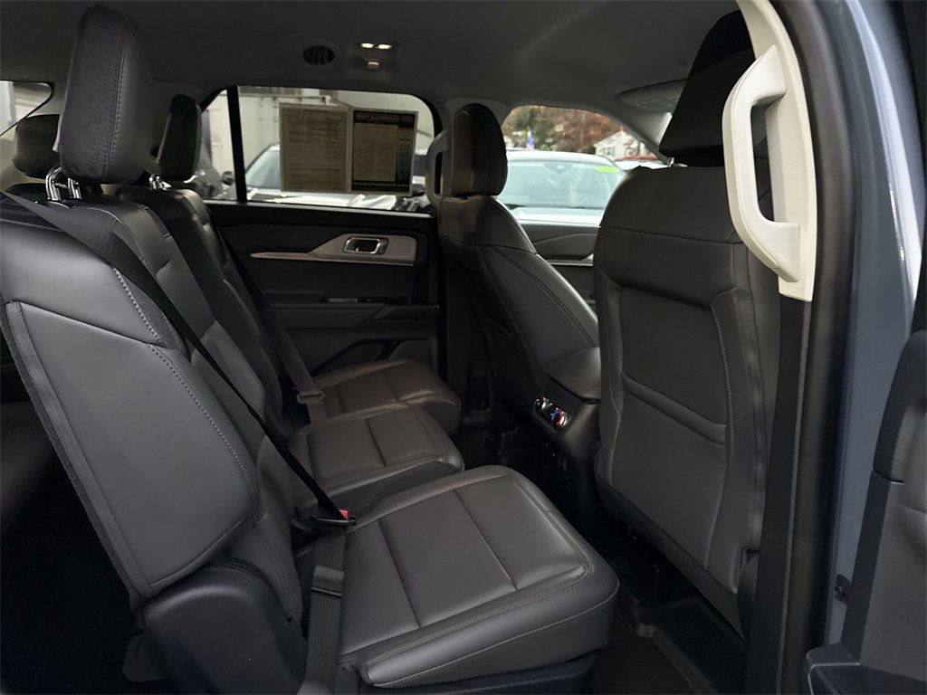 Used 2025 Ford Explorer Active w/ Active Comfort Package image 28
