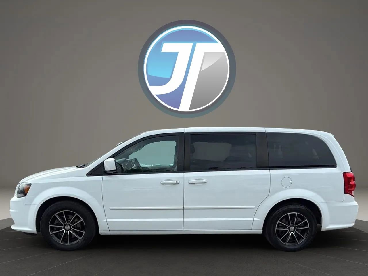 Used 2015 Dodge Grand Caravan R/T FWD image 15