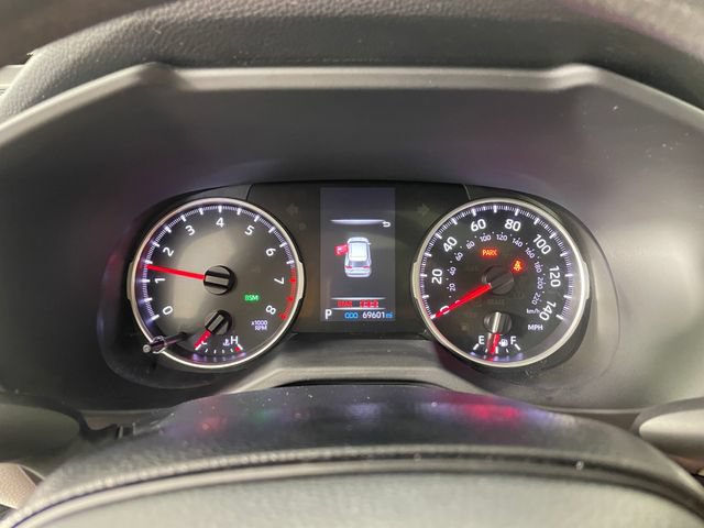 Used 2021 Toyota RAV4 XLE w/ Convenience Package FWD image 5