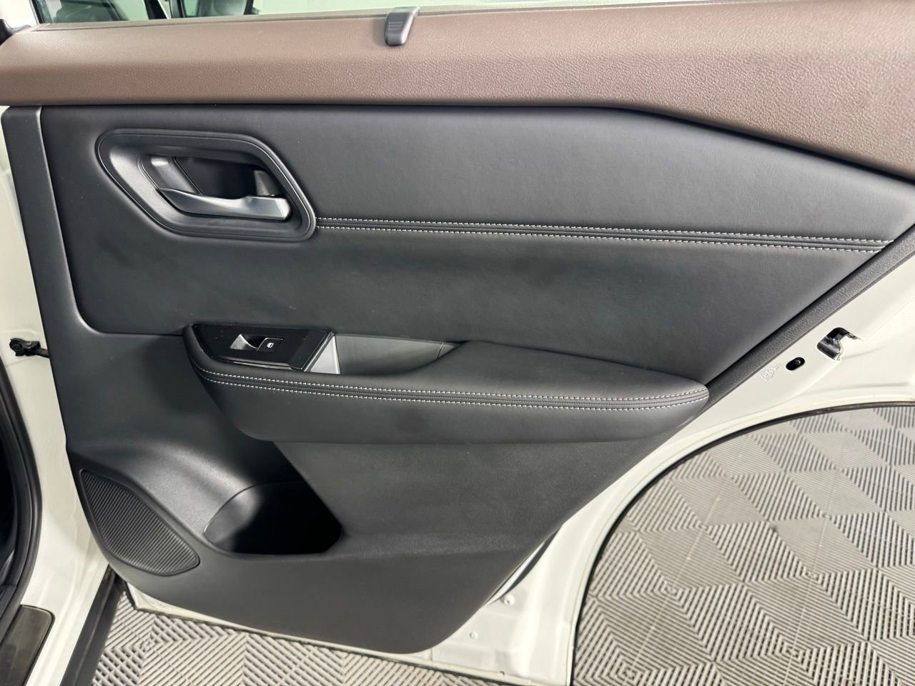 Used 2023 Nissan Rogue SL w/ SL Premium Package image 29