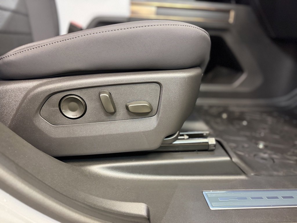 New 2025 GMC Hummer EV 2X w/ LPO, Sport Package image 28