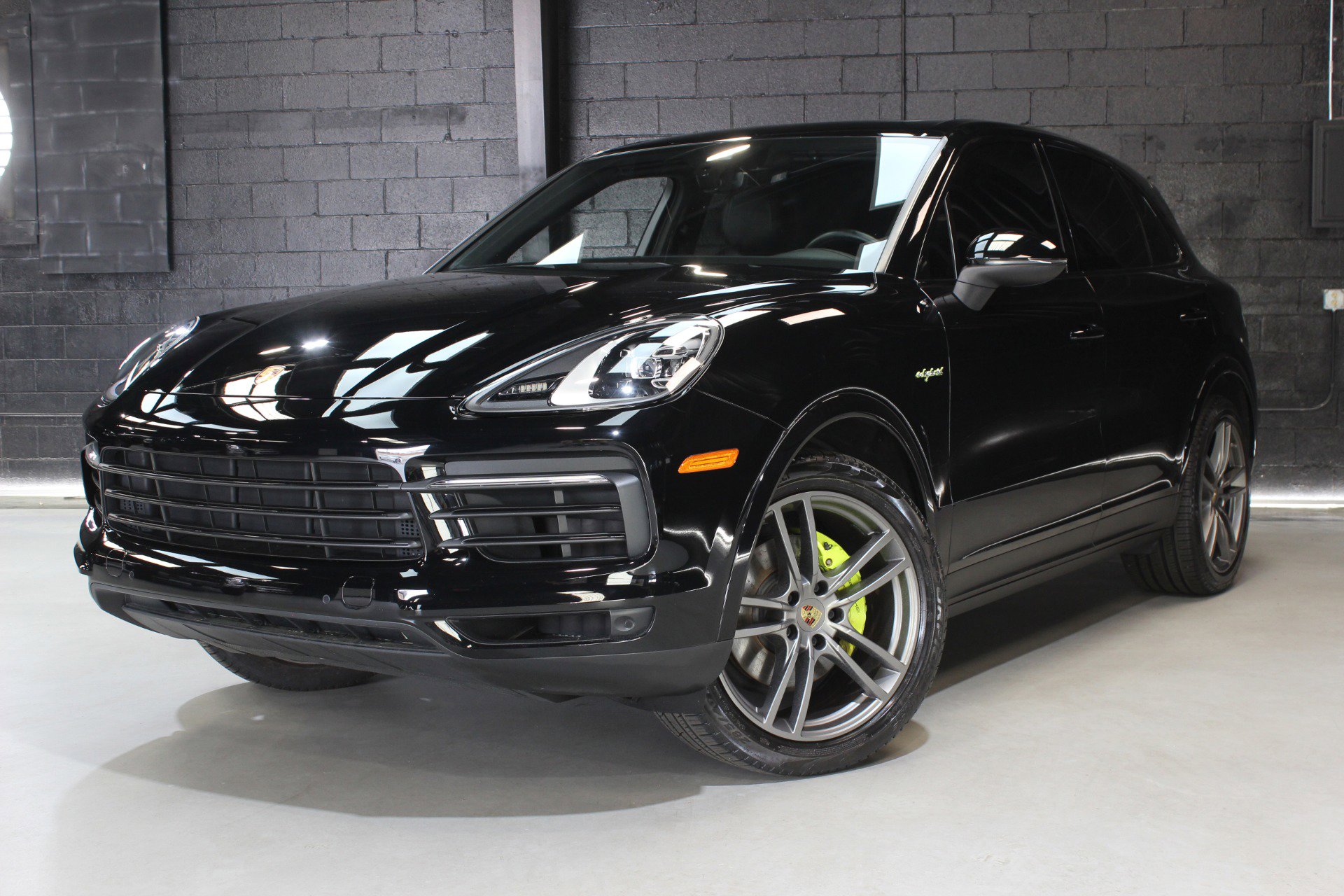 Used 2022 Porsche Cayenne E-Hybrid w/ Premium Package image 4