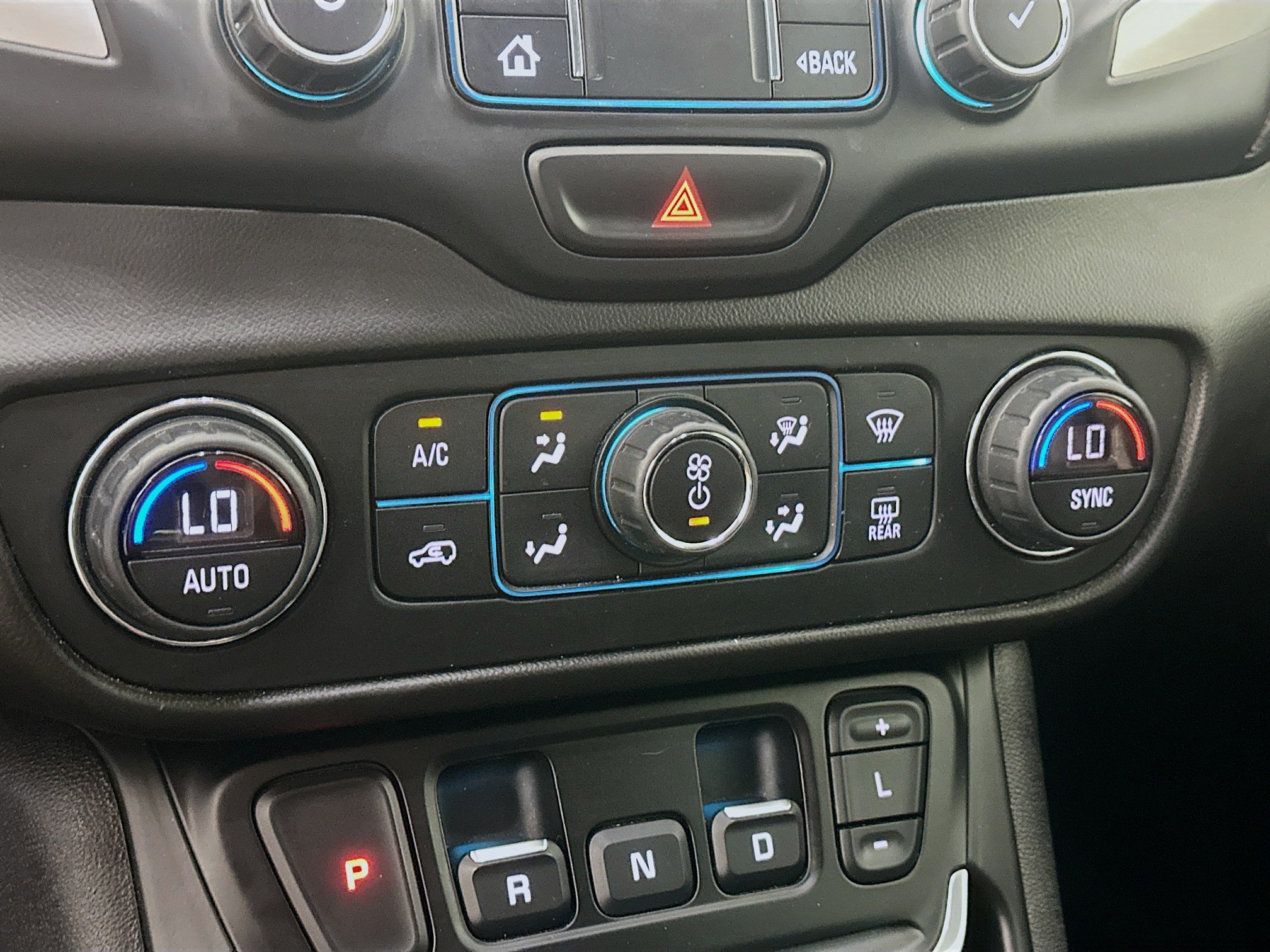 Used 2020 GMC Terrain SLT w/ Preferred Package AWD/4WD image 22