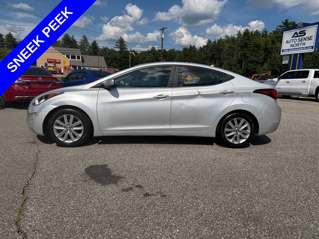 Used 2015 Hyundai Elantra SE w/ Option Group 02 FWD image 2