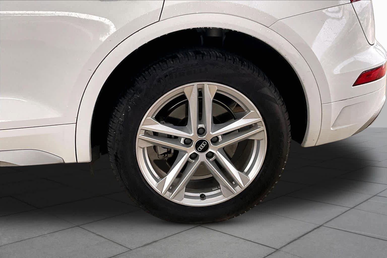 Used 2024 Audi Q5 e Premium w/ Convenience Package AWD/4WD image 10