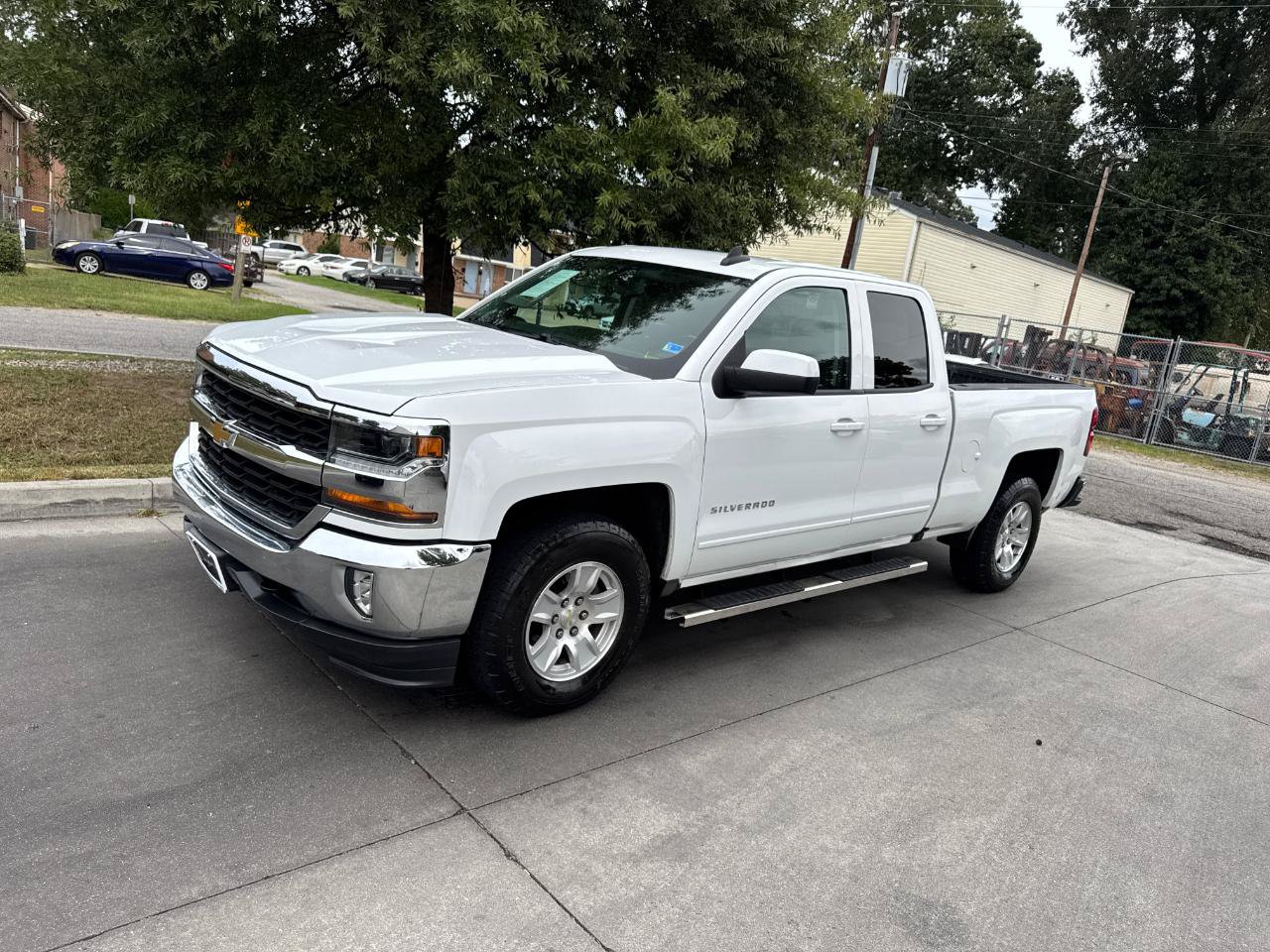 Used 2018 Chevrolet Silverado 1500 LT w/ All Star Edition AWD/4WD image 2
