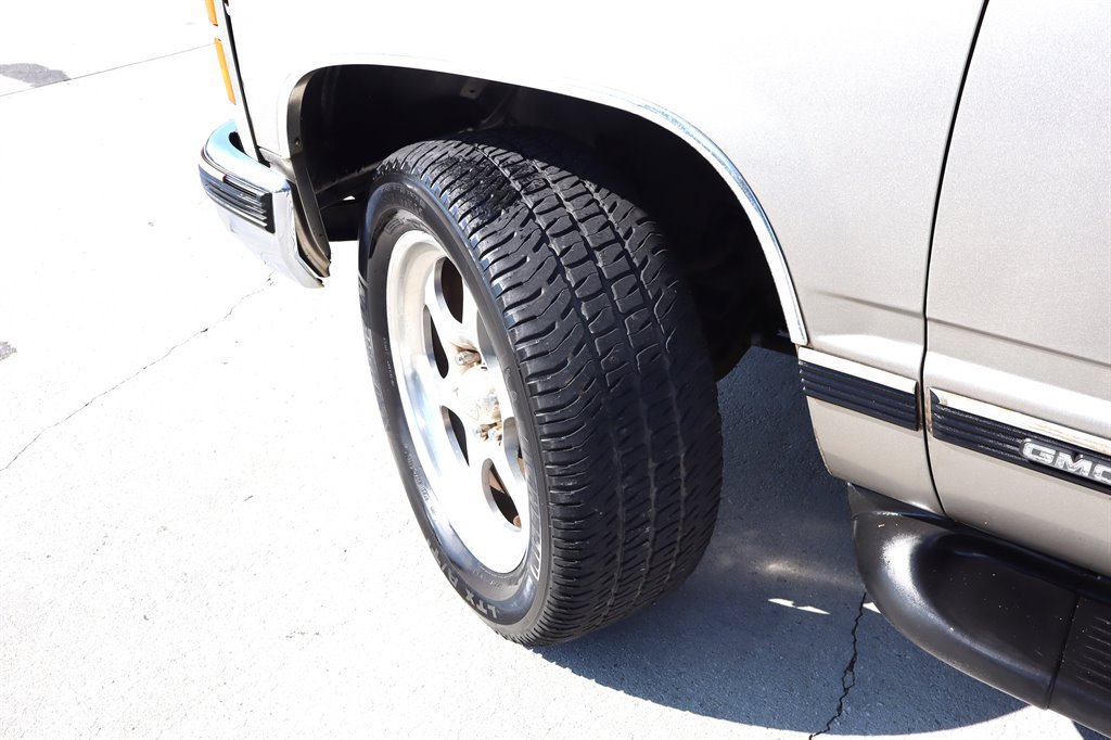 Used 1999 GMC Yukon 4WD 4-Door w/ Marketing Opt Pkg 5 image 10