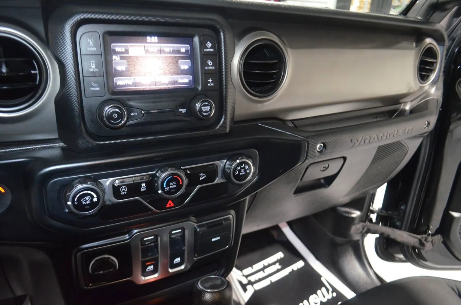 Used 2020 Jeep Wrangler Sport image 24