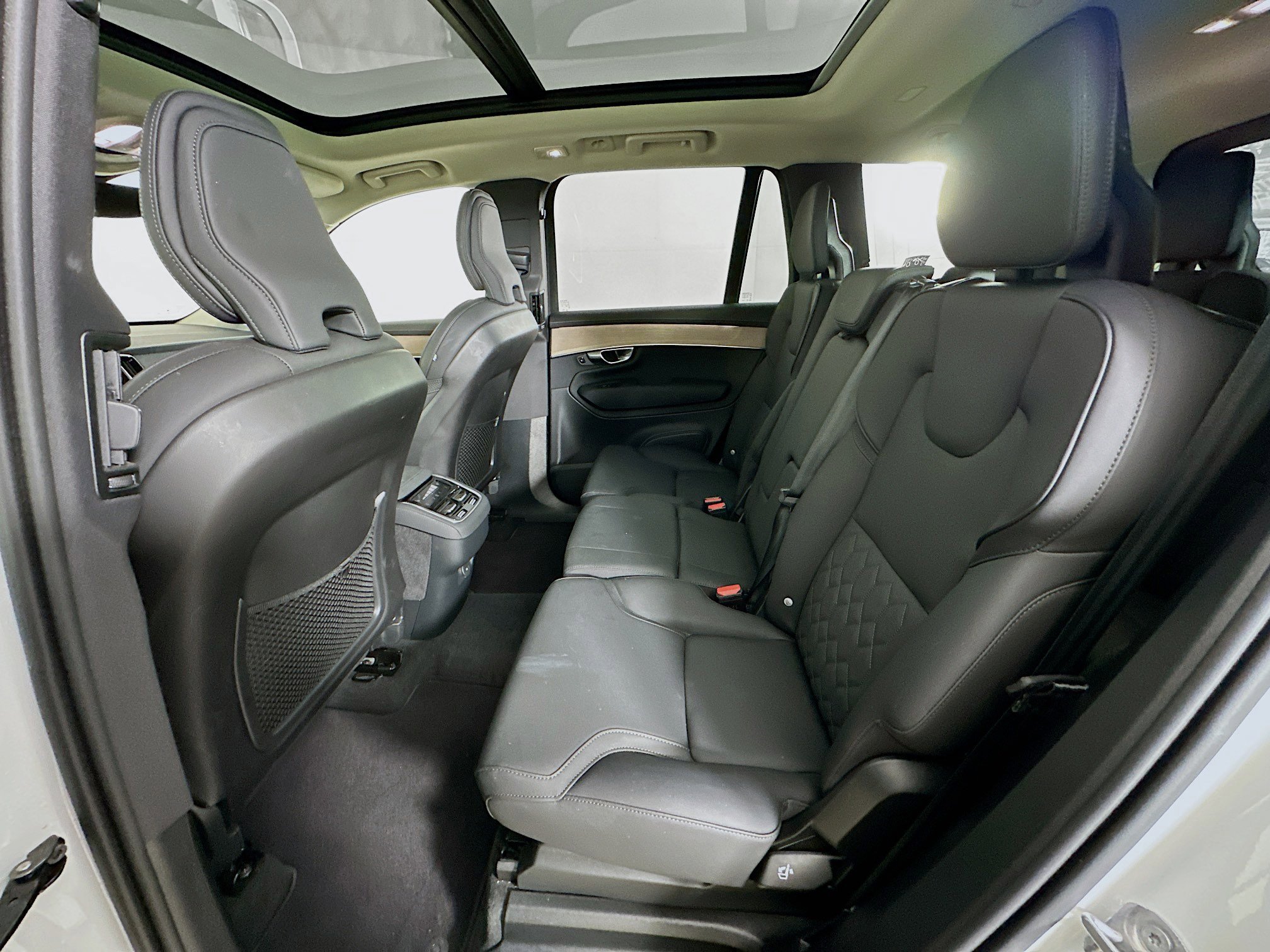 Used 2025 Volvo XC90 B5 Plus image 29