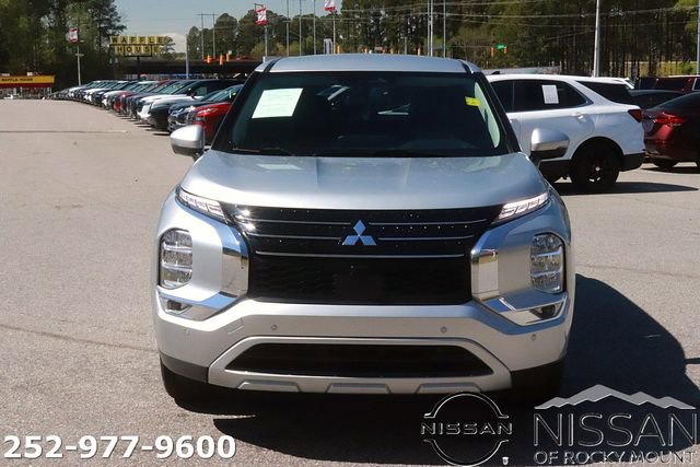 Used 2024 Mitsubishi Outlander SE image 2