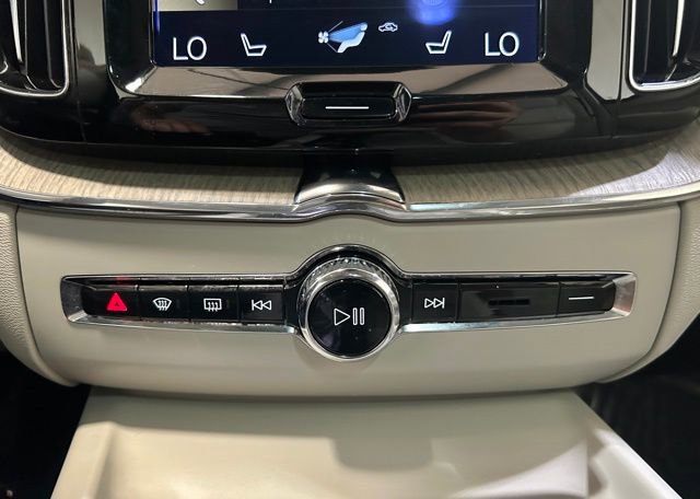 Used 2018 Volvo XC60 T8 Inscription image 38