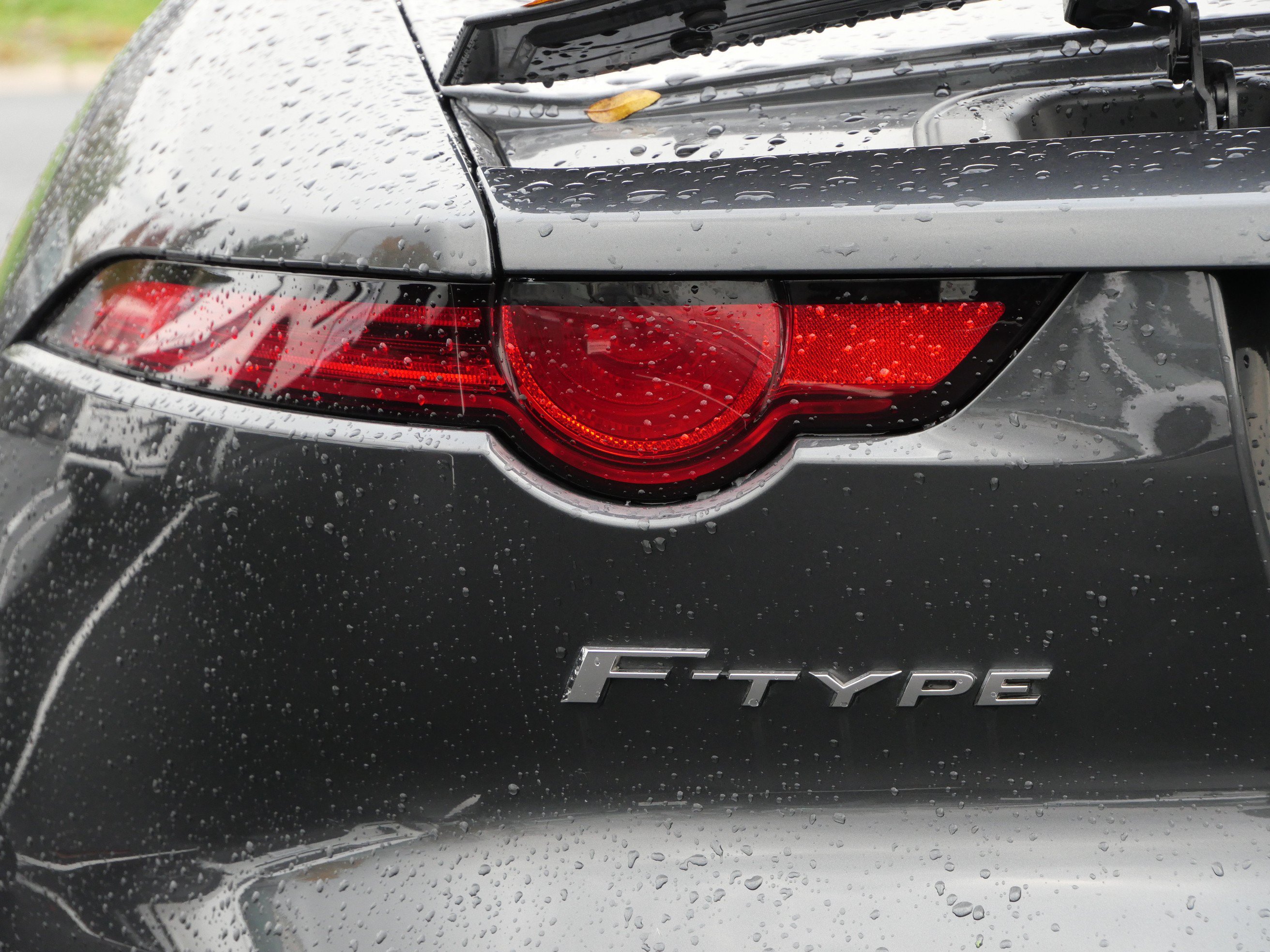Used 2020 Jaguar F-TYPE Convertible RWD image 11