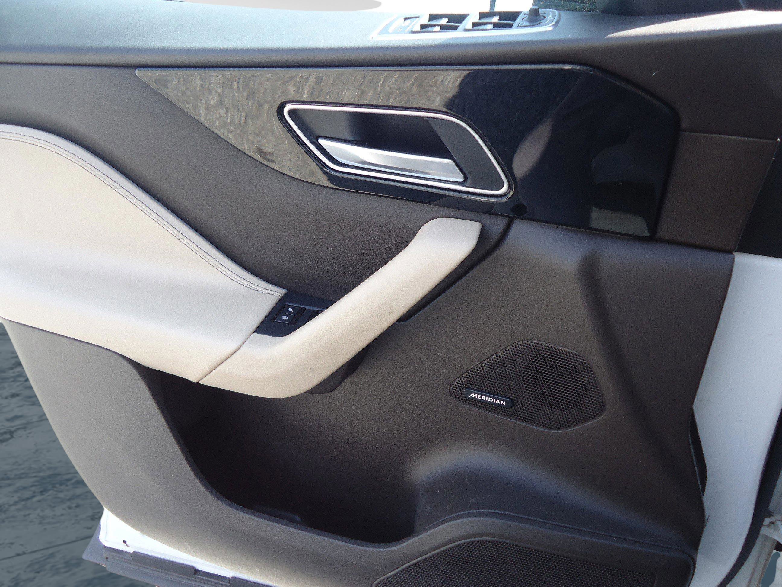 Used 2018 Jaguar F-PACE Prestige image 23