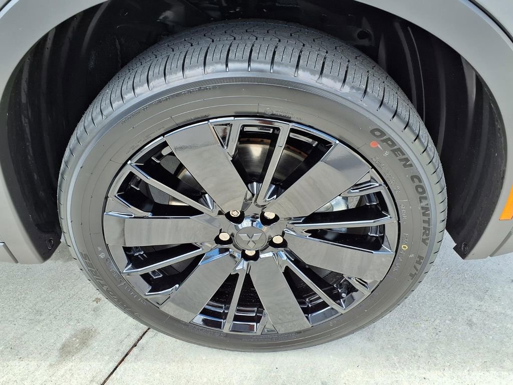 Used 2026 Mitsubishi Outlander LE FWD image 7