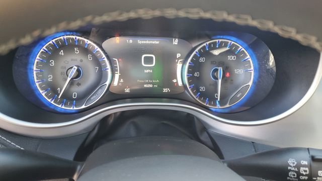 Used 2023 Chrysler Pacifica Touring-L w/ S Appearance Package image 12