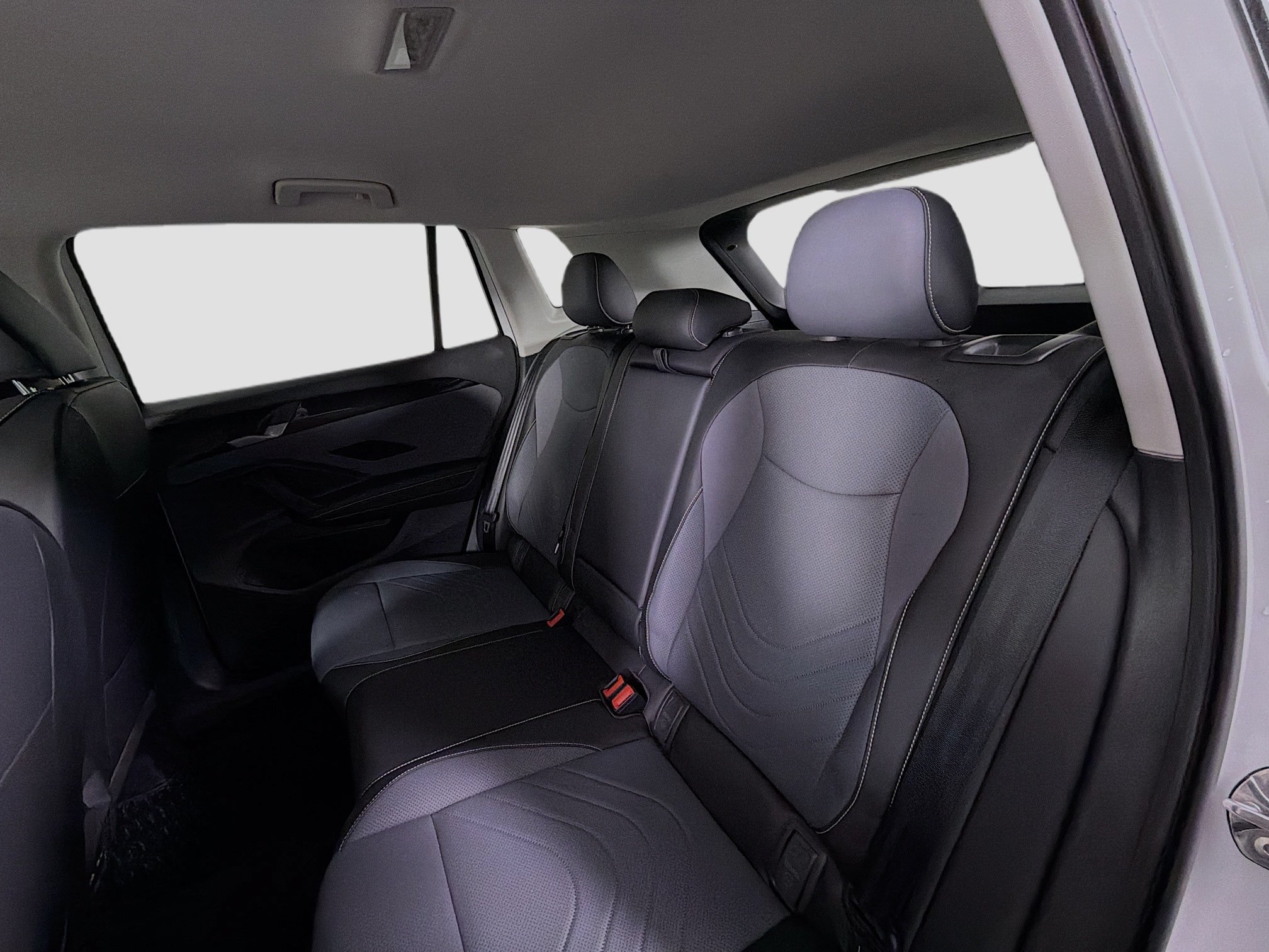 Used 2025 Volkswagen Tiguan SE FWD image 20