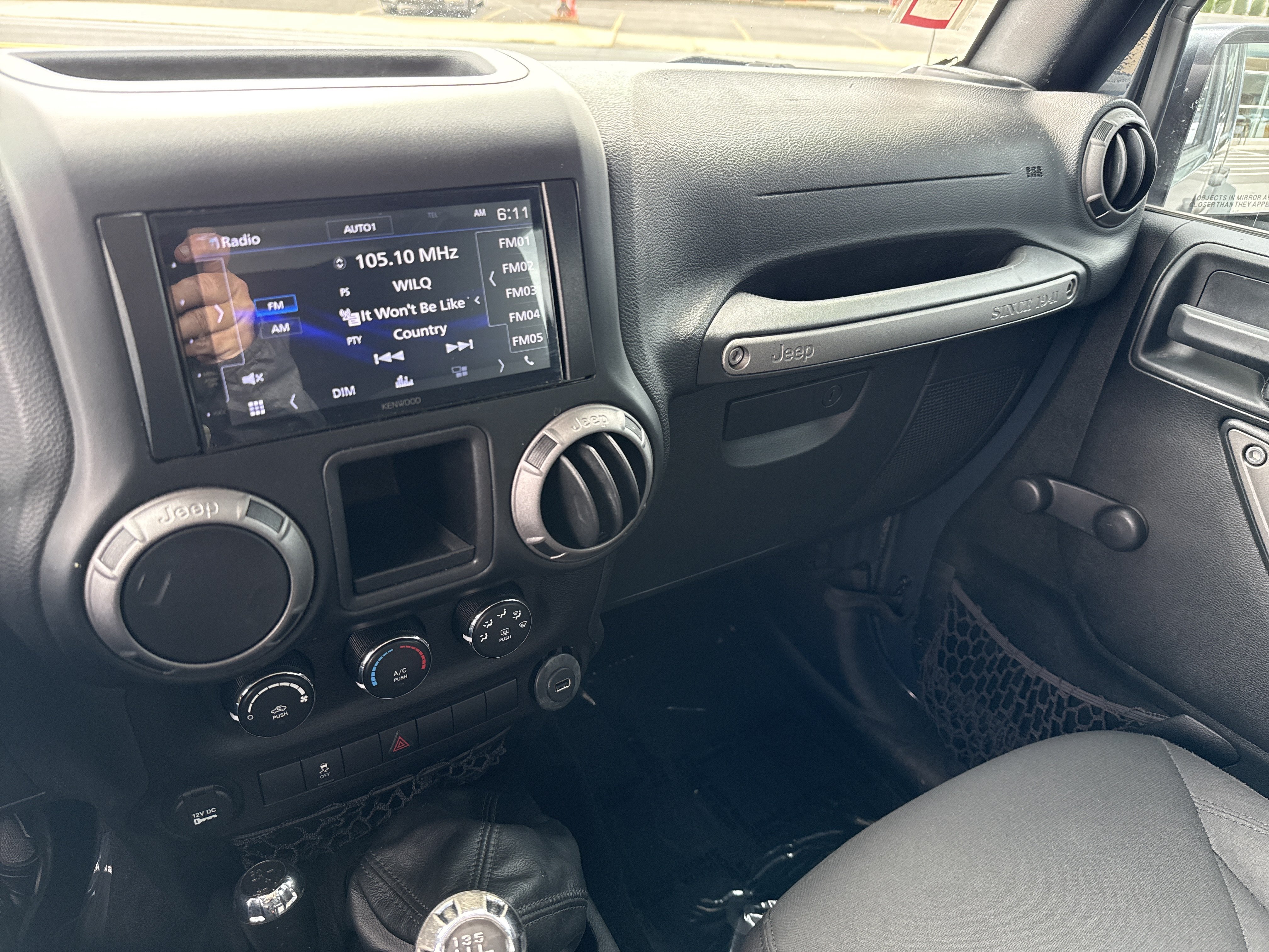 Used 2017 Jeep Wrangler Unlimited Sport w/ Connectivity Group AWD/4WD image 21