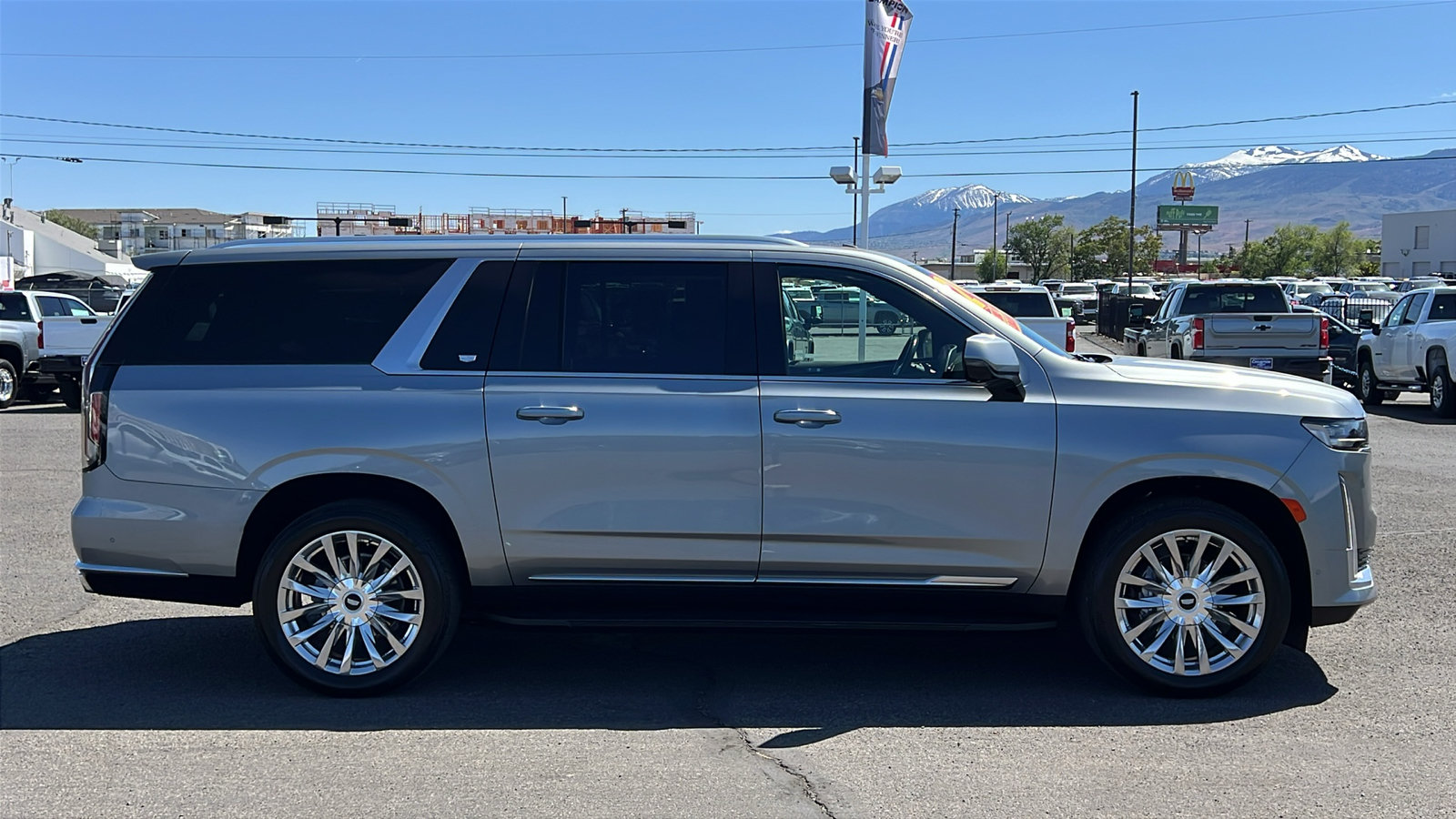 Used 2024 Cadillac Escalade ESV Premium Luxury w/ Performance Package AWD/4WD image 4