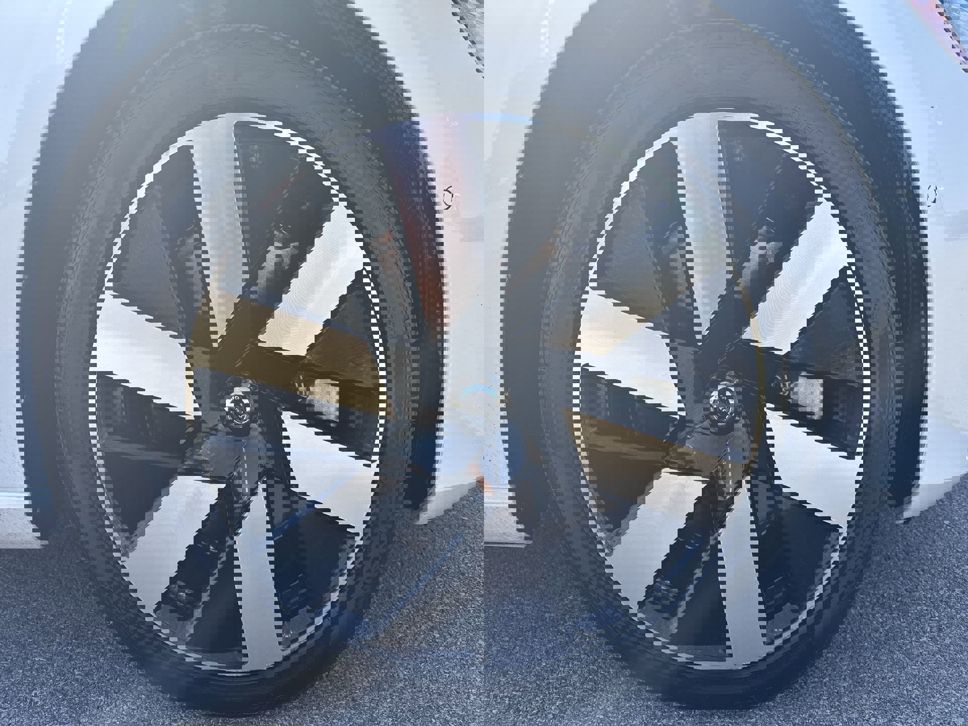 Used 2024 Volvo S60 T8 Plus w/ Climate Package image 32