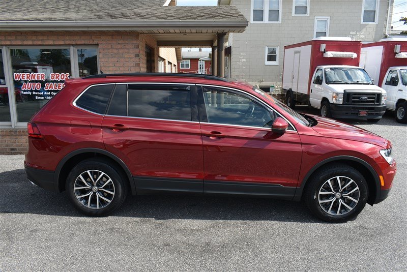 Used 2019 Volkswagen Tiguan SE w/ Panoramic Sunroof Package AWD/4WD image 2