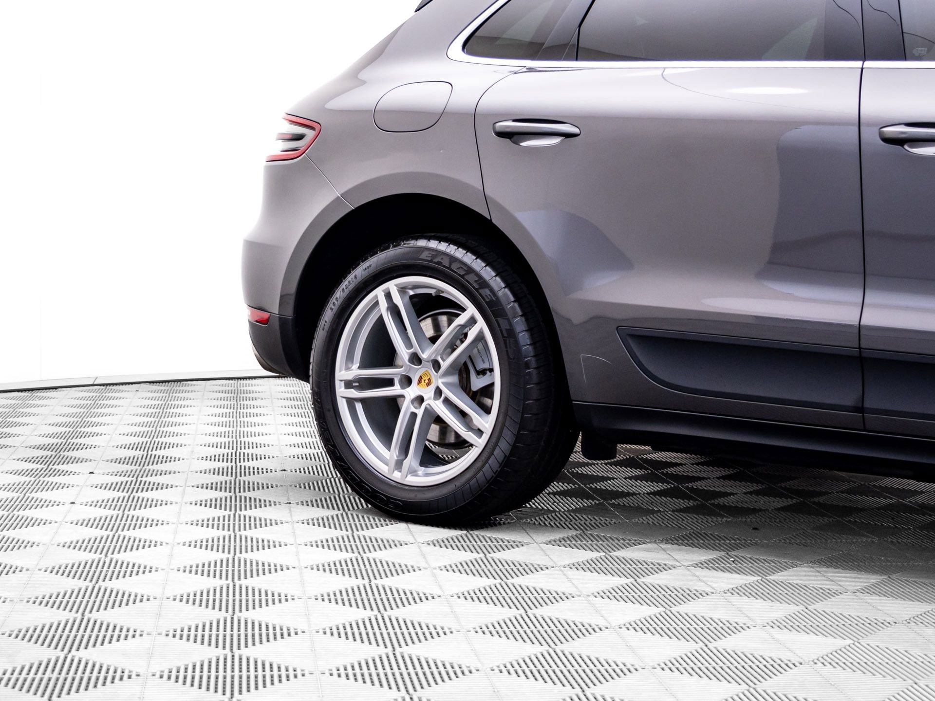 Used 2015 Porsche Macan S AWD/4WD image 32