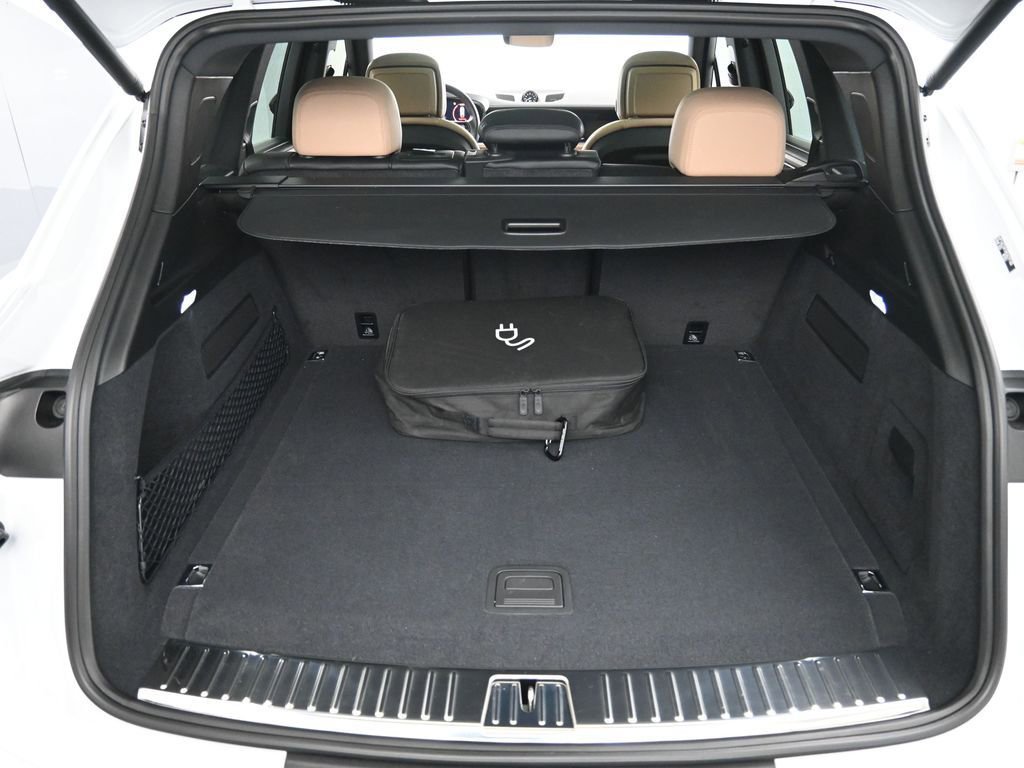Certified 2024 Porsche Cayenne AWD/4WD image 27