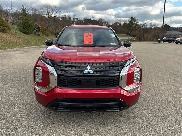 Used 2023 Mitsubishi Outlander SE Black Edition image 7