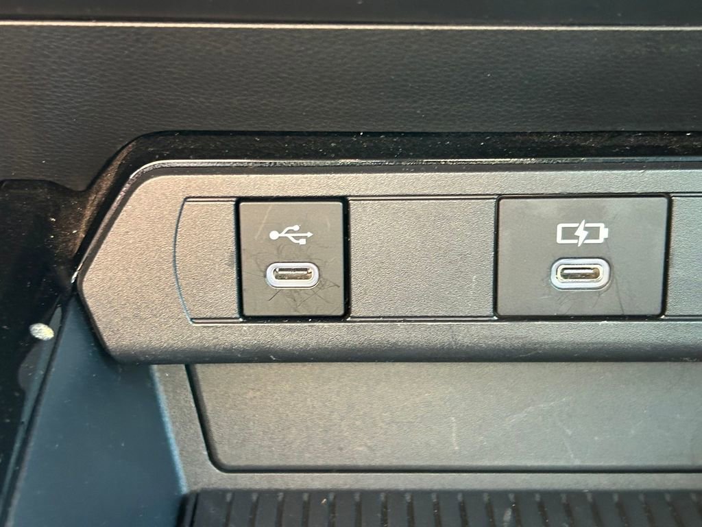 Used 2025 Toyota Prius XLE FWD image 29