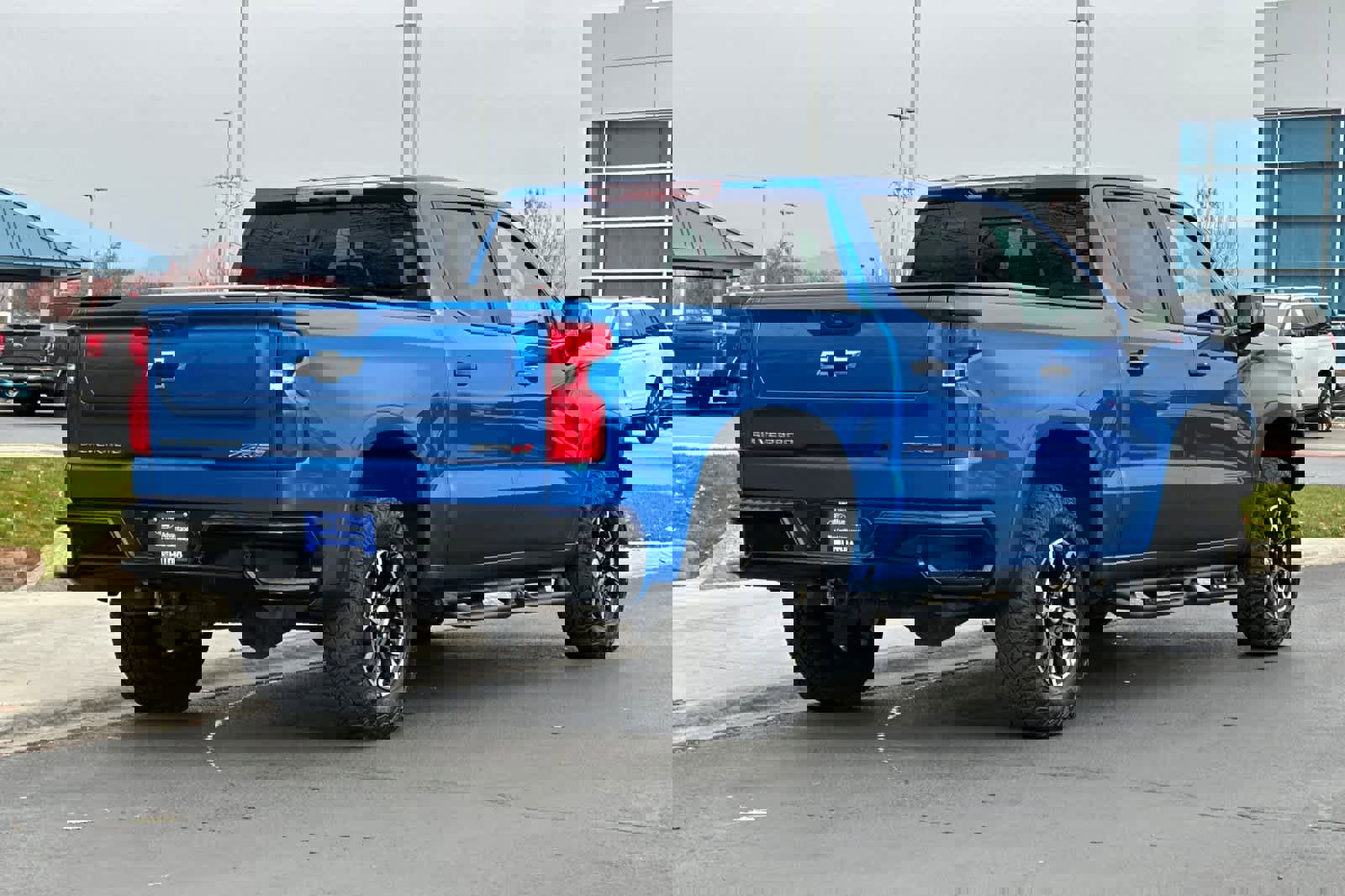 Used 2023 Chevrolet Silverado 1500 ZR2 w/ Technology Package image 2