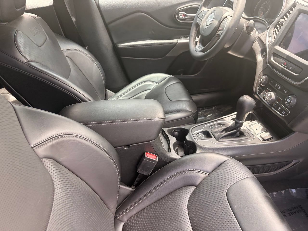 Used 2022 Jeep Cherokee Latitude Lux FWD image 11