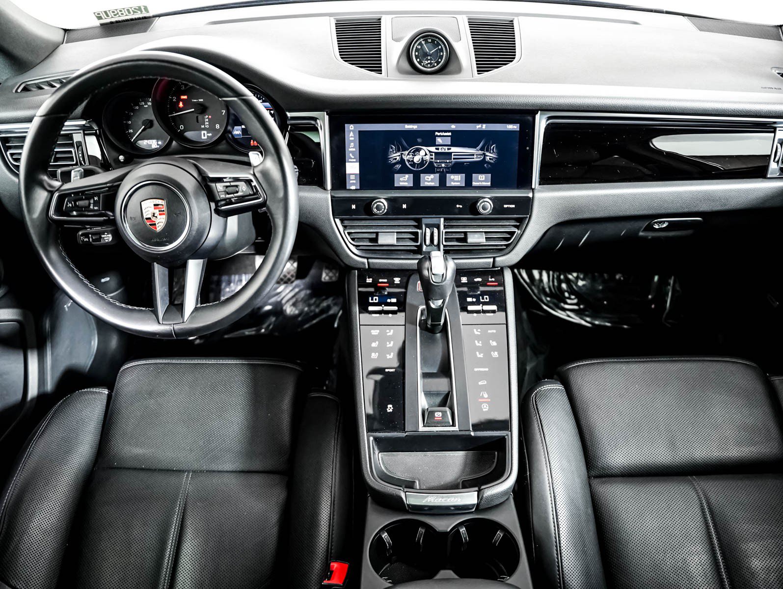 Certified 2024 Porsche Macan w/ Premium Plus Package AWD/4WD image 15