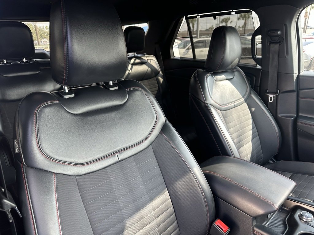 Used 2025 Ford Explorer ST-Line w/ Premium Package image 26