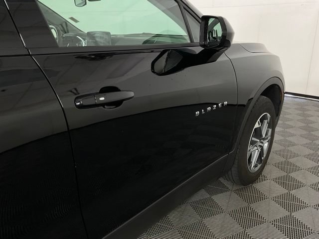 Used 2025 Chevrolet Blazer LT AWD/4WD image 9