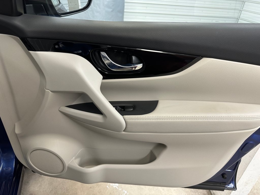 Used 2021 Nissan Rogue Sport SV FWD image 28
