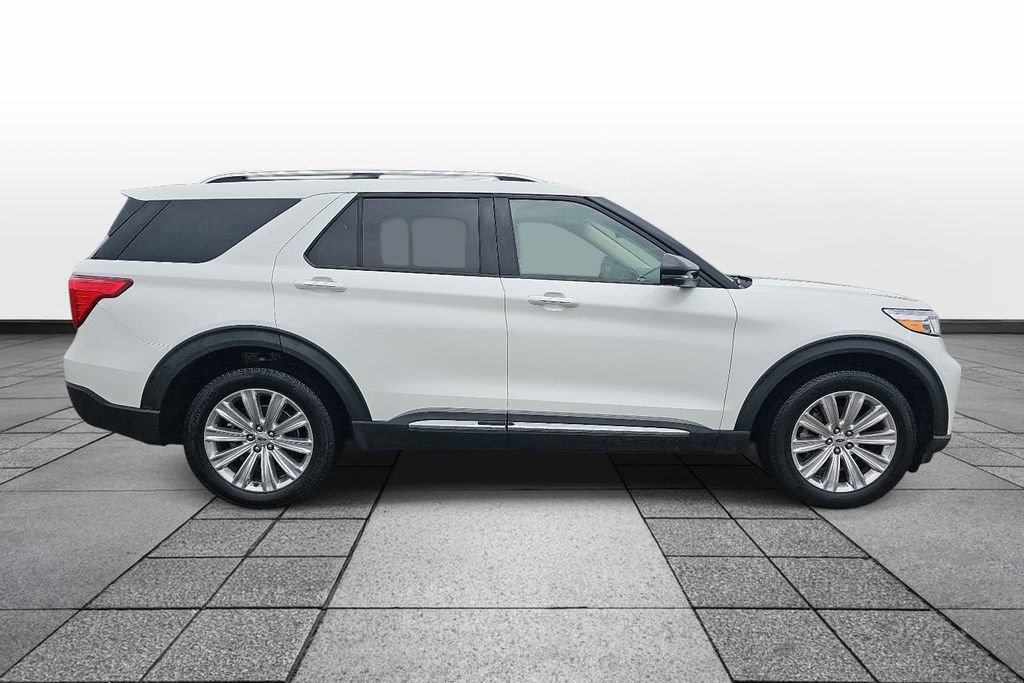 Used 2022 Ford Explorer Limited w/ Equipment Group 301A AWD/4WD image 2