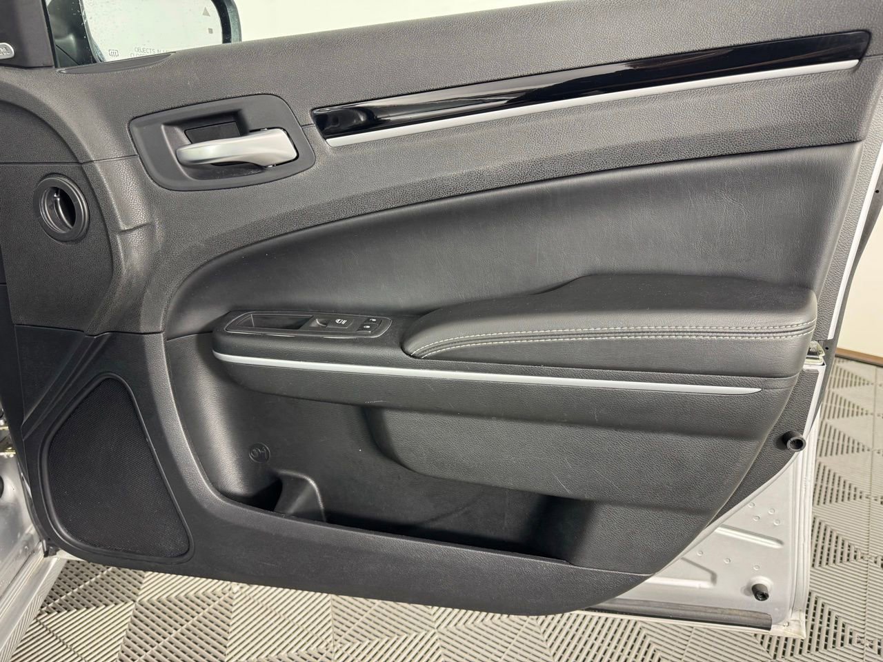 Used 2023 Chrysler 300 S RWD image 33