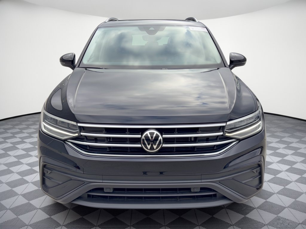 Used 2022 Volkswagen Tiguan SE w/ Panoramic Sunroof Package AWD/4WD image 6