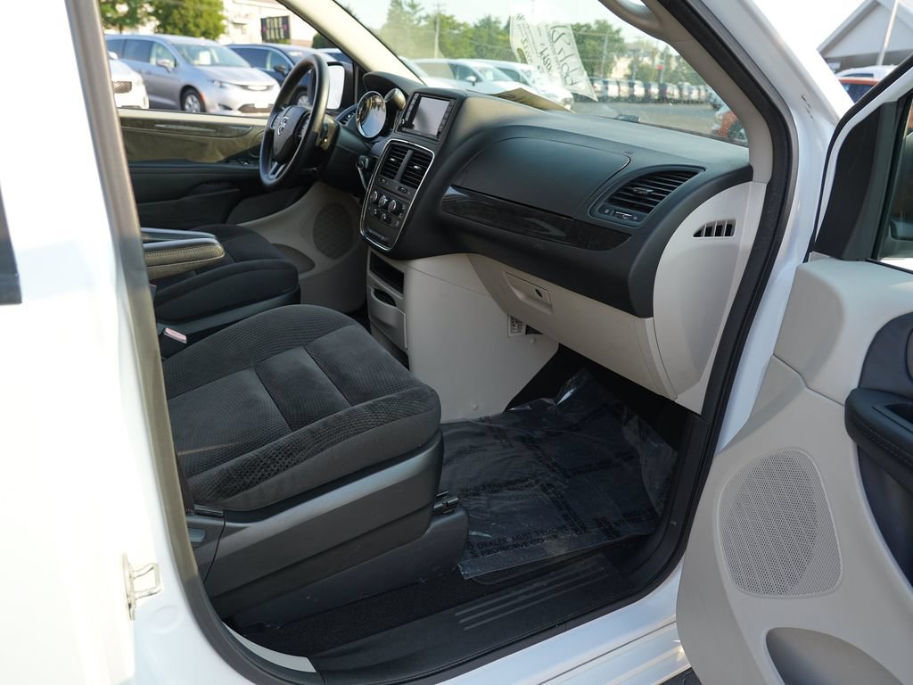 Used 2018 Dodge Grand Caravan SE w/ UConnect Hands-Free Group FWD image 29