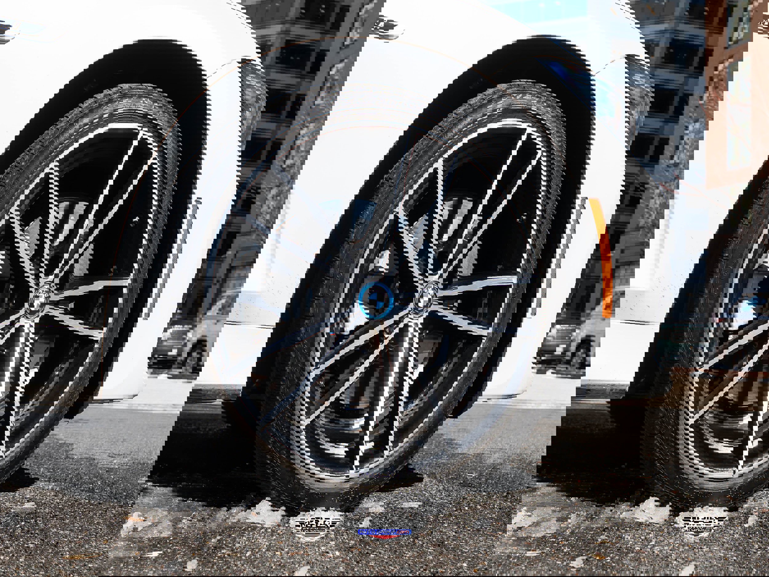 Used 2022 BMW 330e xDrive w/ M Sport Package image 9