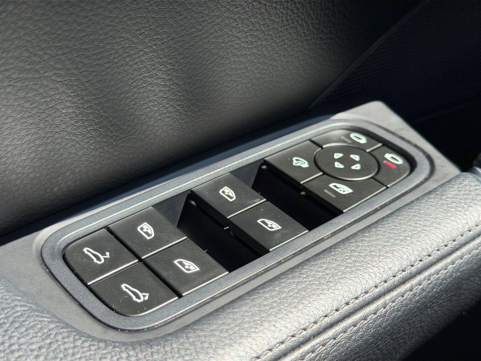 Certified 2023 Porsche Cayenne Platinum Edition AWD/4WD image 16