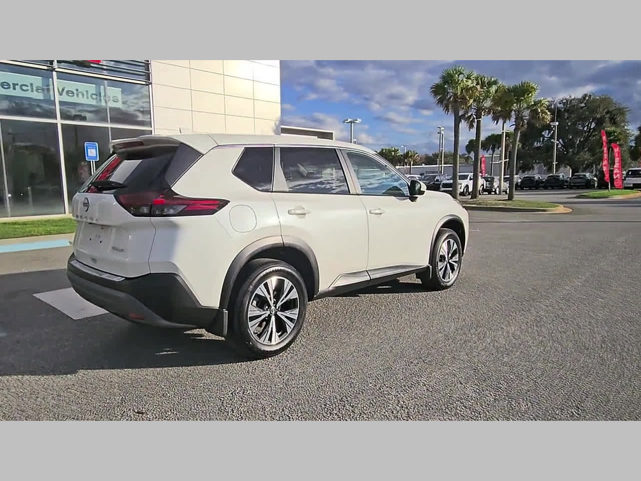 Used 2023 Nissan Rogue SV image 33