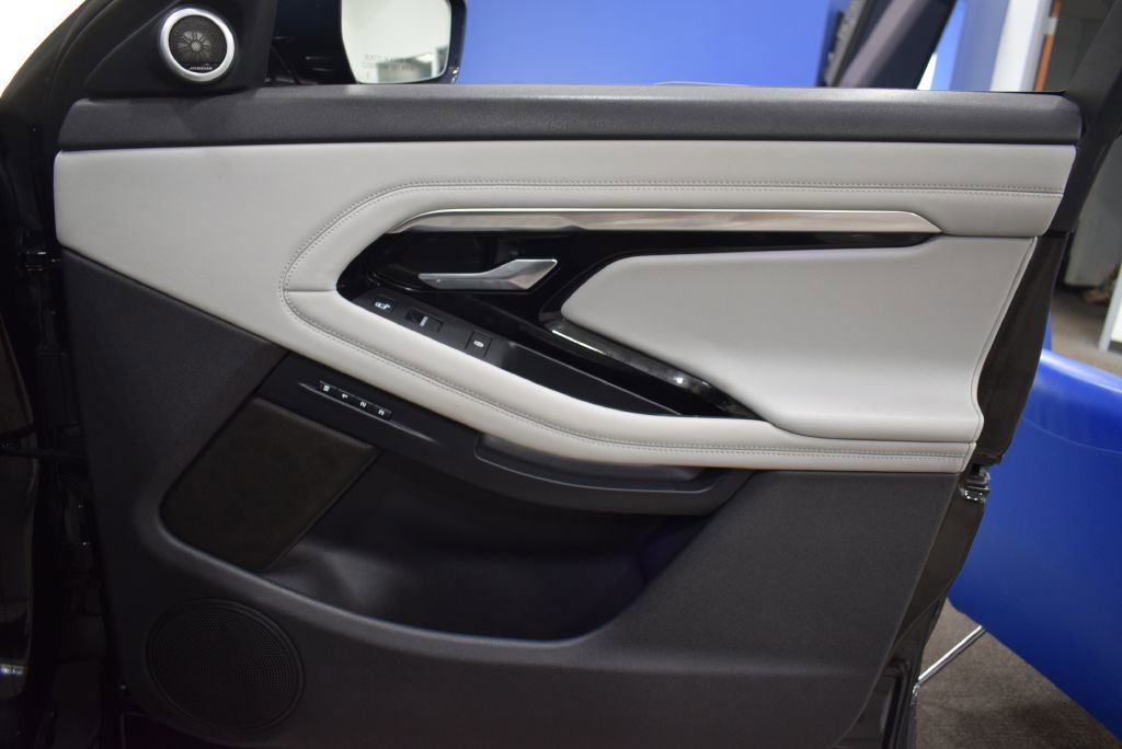 Used 2020 Land Rover Range Rover Evoque SE image 18
