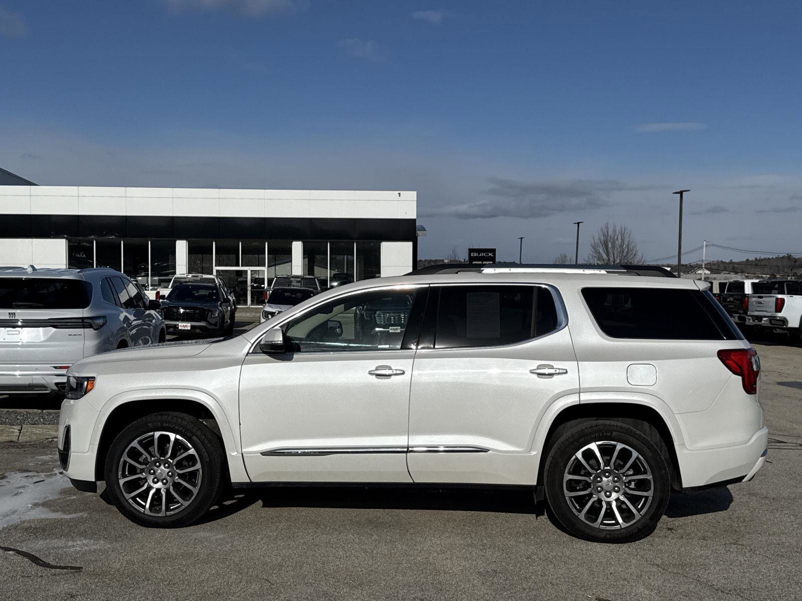 Used 2023 GMC Acadia Denali w/ Denali Technology Package image 4