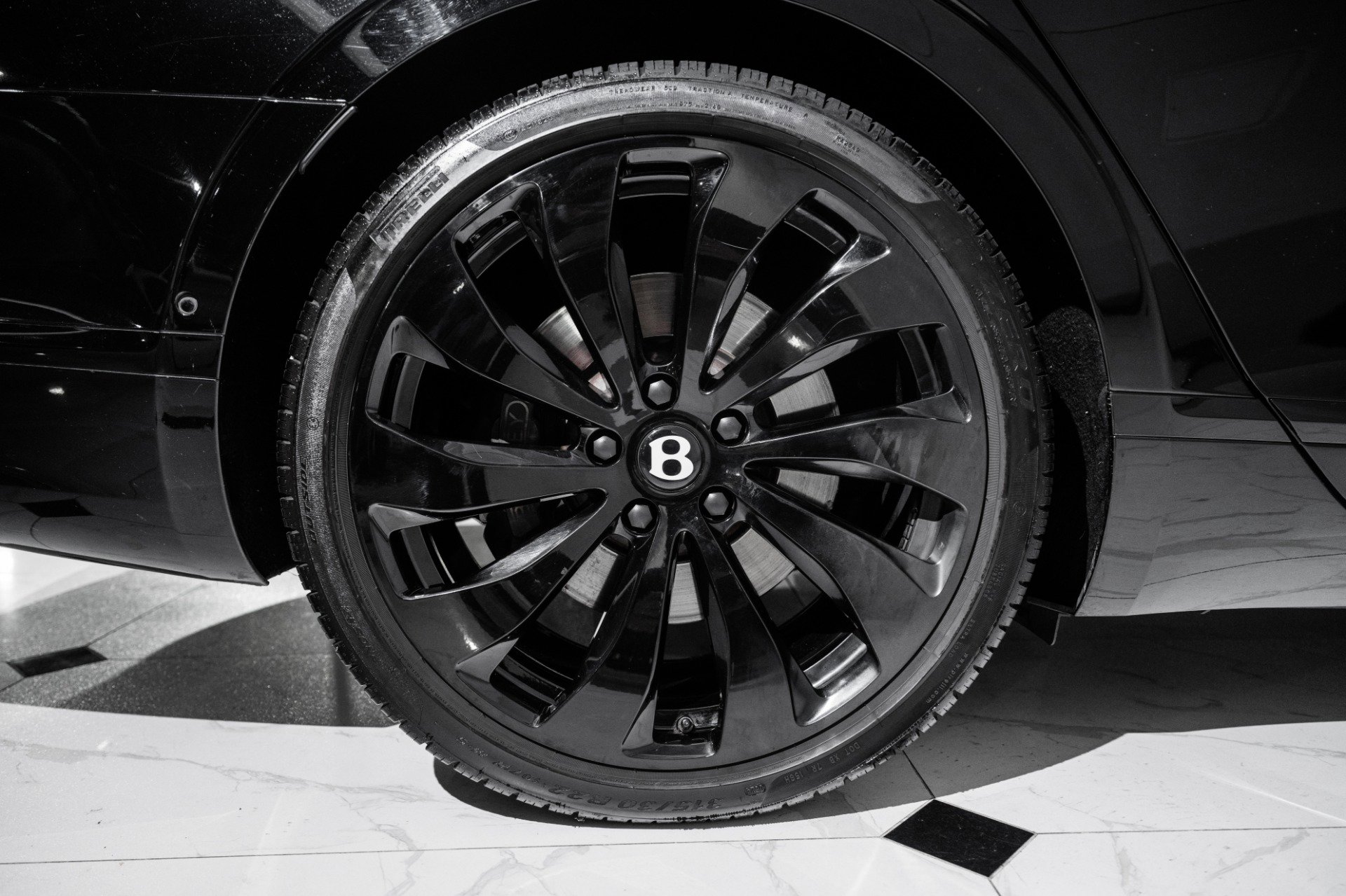 Used 2022 Bentley Flying Spur V8 image 16