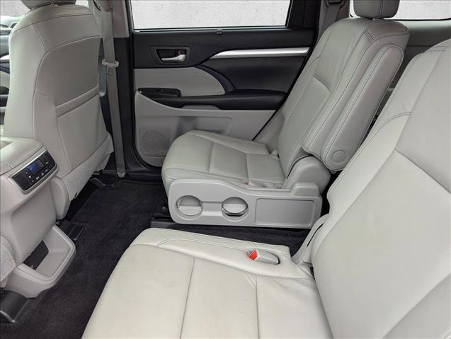 Used 2018 Toyota Highlander XLE FWD image 25