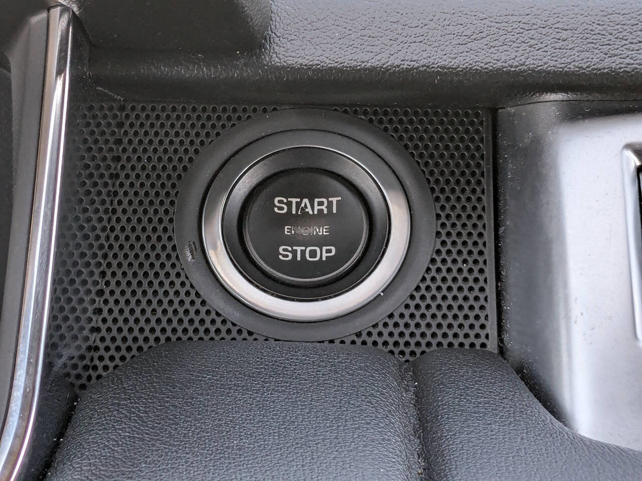 Used 2020 Land Rover Range Rover Sport HSE image 28