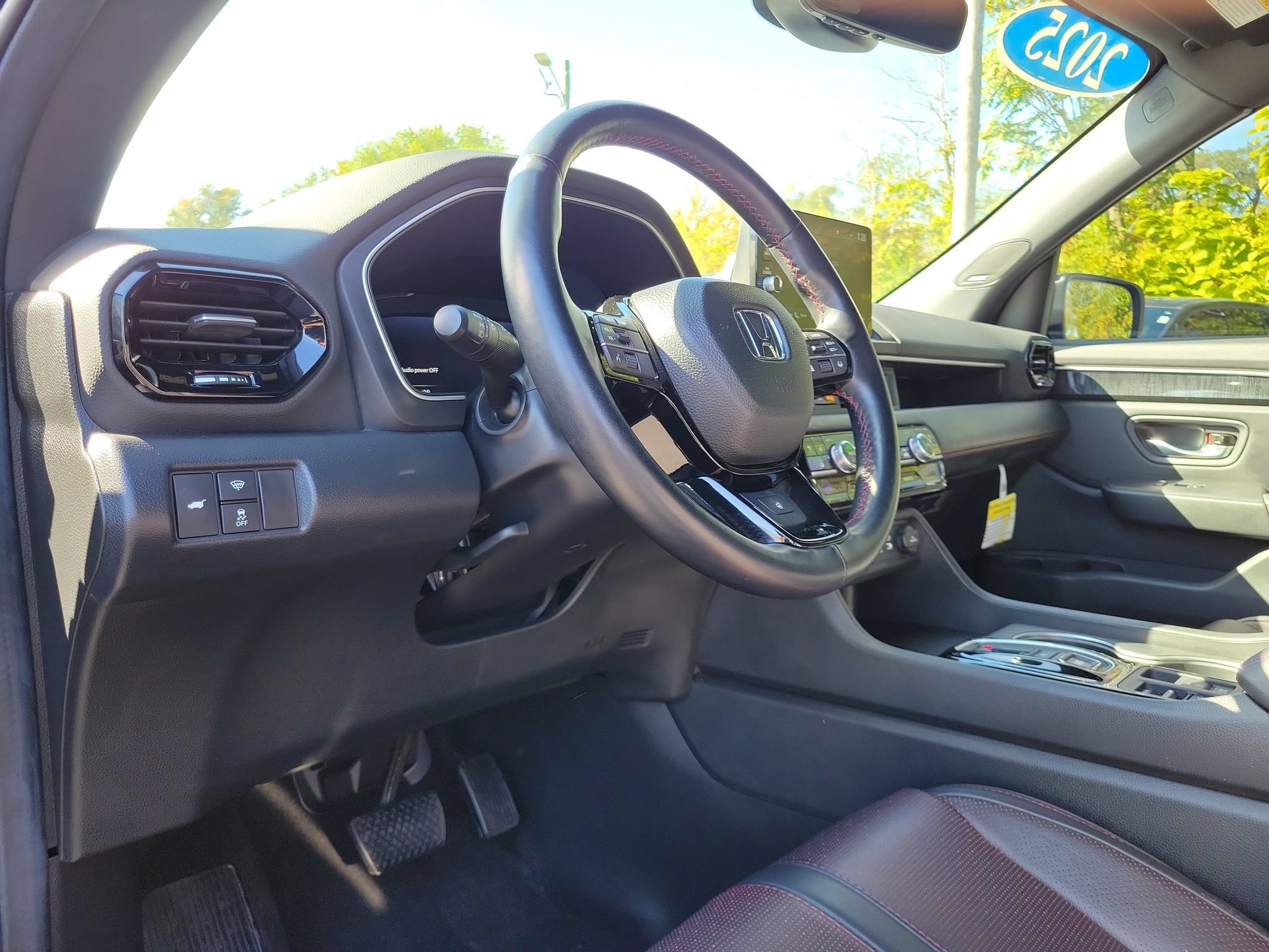 Used 2025 Honda Pilot Black Edition image 6