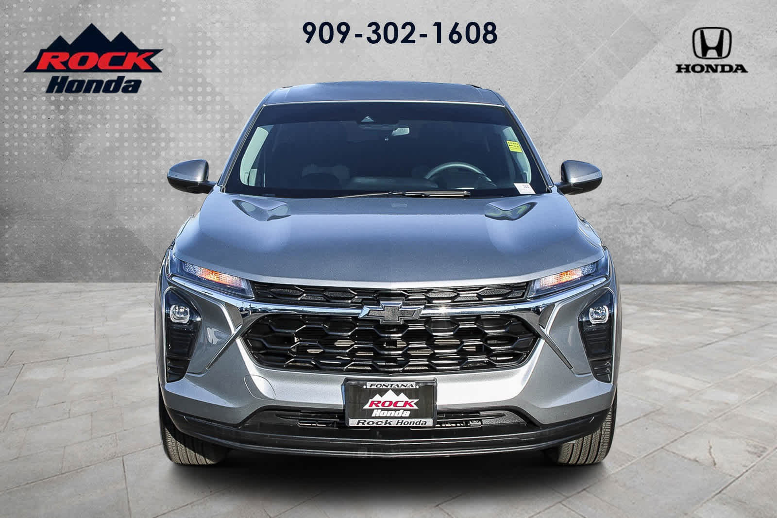 Used 2024 Chevrolet Trax LS w/ LS Convenience Package image 2