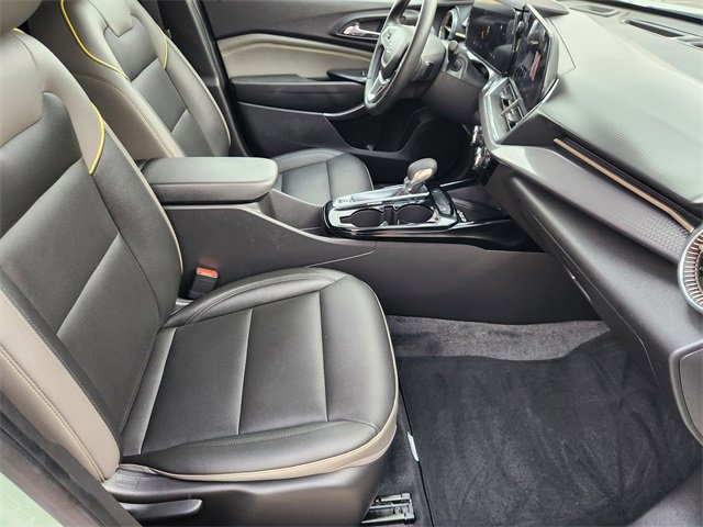 Used 2025 Chevrolet Trax ACTIV w/ Sunroof Package image 14