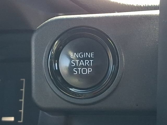 Used 2025 Toyota Tacoma SR5 AWD/4WD image 17